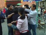 街頭悍婦打架場(chǎng)面火爆