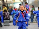 7歲女孩為了養(yǎng)家在火鍋店跳舞