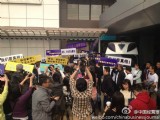 MH370中國(guó)乘客家屬前往馬來(lái)西亞大使館