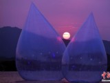 巨型“水滴”裝置亮相西湖 呼吁珍惜水資源